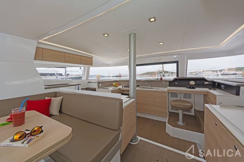 Bali 4.1 - Yacht Charter Sailica