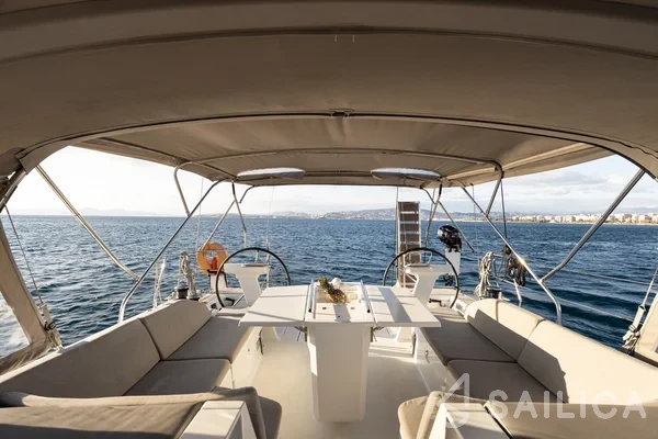 Oceanis 51.1 - Yacht Charter Sailica