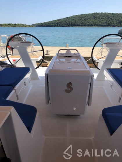 Oceanis 51.1 - Yacht Charter Sailica