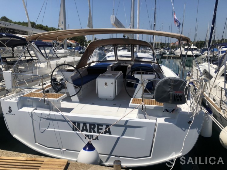Oceanis 51.1 - Yacht Charter Sailica