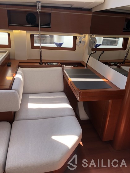 Oceanis 51.1 - Yacht Charter Sailica