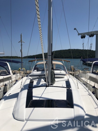 Oceanis 51.1 - Yacht Charter Sailica