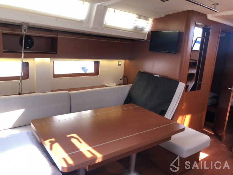 Oceanis 51.1 - Yacht Charter Sailica