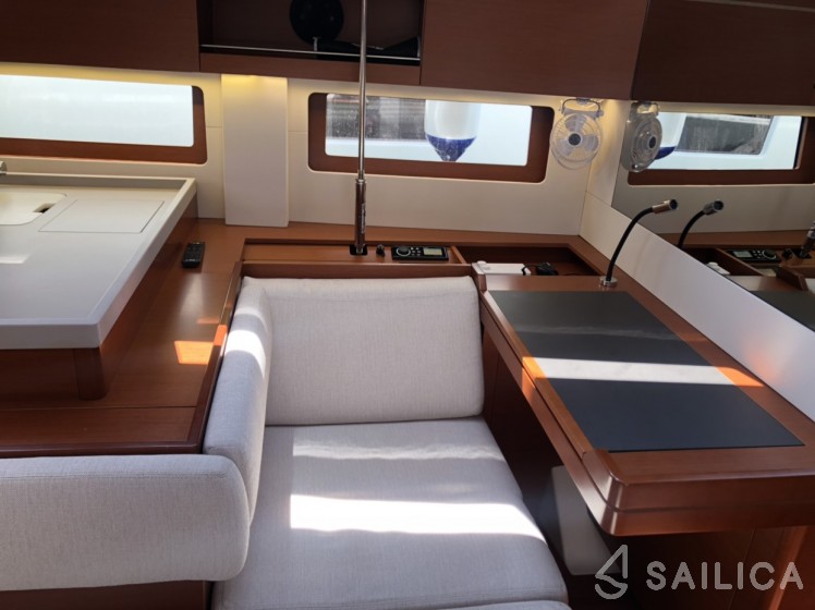 Oceanis 51.1 - Yacht Charter Sailica