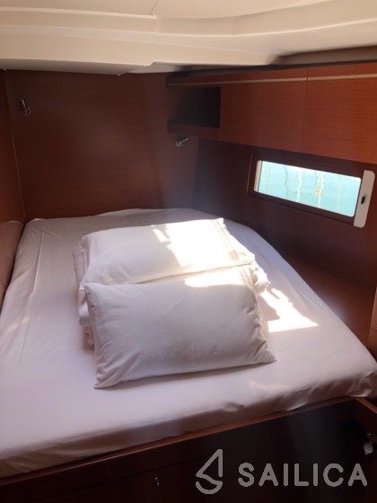 Oceanis 51.1 - Yacht Charter Sailica