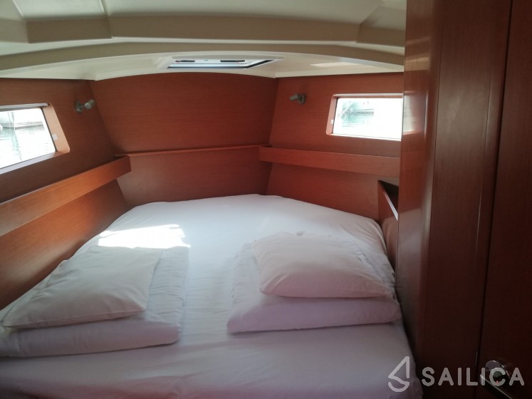 Oceanis 41.1 - Yacht Charter Sailica
