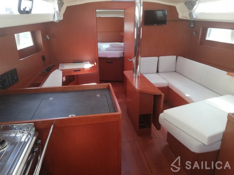 Oceanis 41.1 - Yacht Charter Sailica