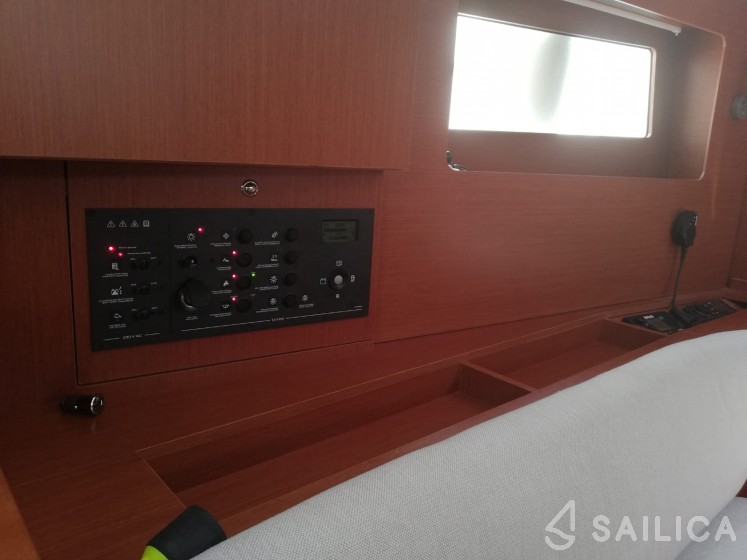Oceanis 41.1 - Yacht Charter Sailica