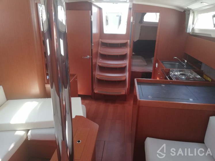 Oceanis 41.1 - Yacht Charter Sailica