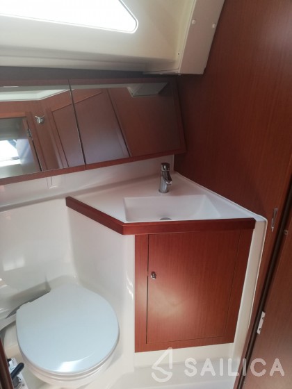 Oceanis 41.1 - Yacht Charter Sailica