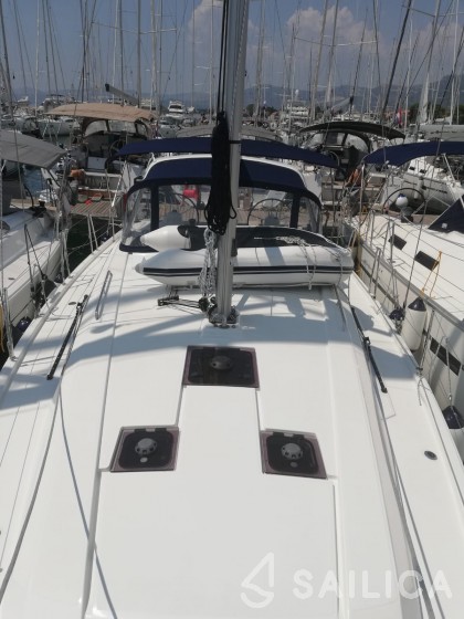 Oceanis 41.1 - Yacht Charter Sailica