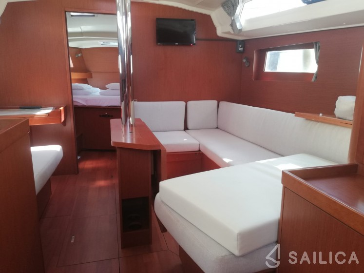 Oceanis 41.1 - Yacht Charter Sailica