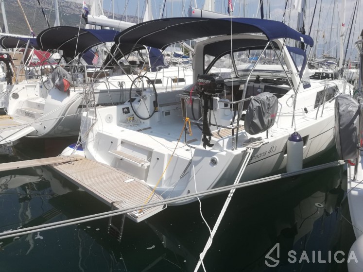 Oceanis 41.1 - Yacht Charter Sailica