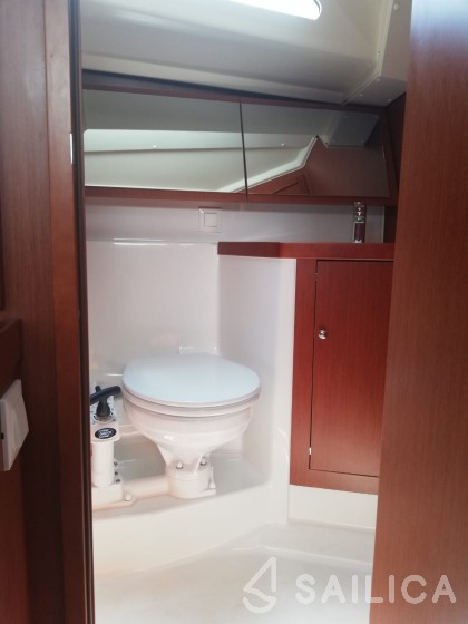 Oceanis 41.1 - Yacht Charter Sailica