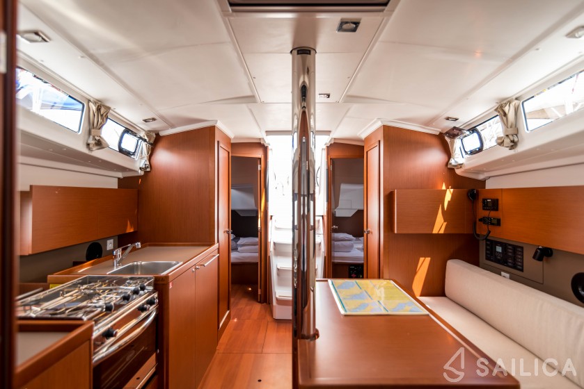 Oceanis 38.1 - Yacht Charter Sailica