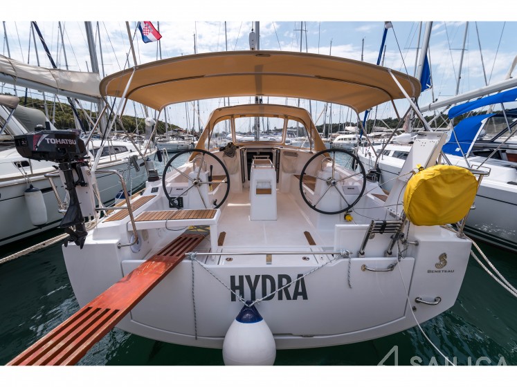Oceanis 38.1 - Yacht Charter Sailica
