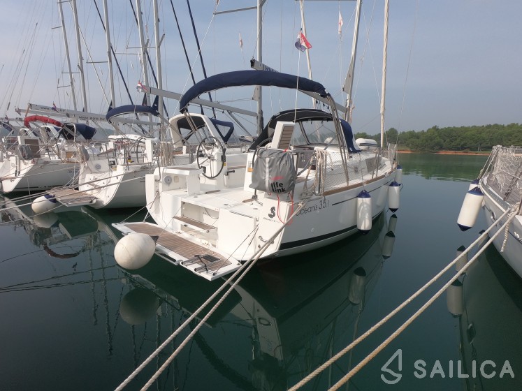 Oceanis 35.1 - Yacht Charter Sailica