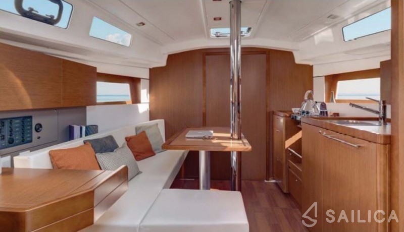 Oceanis 35.1 - Yacht Charter Sailica