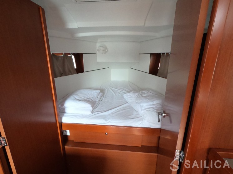 Oceanis 35.1 - Yacht Charter Sailica