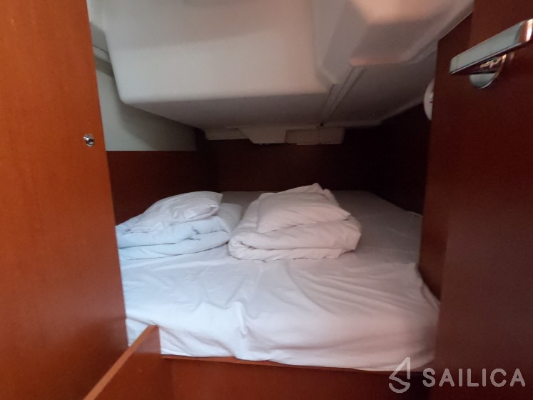 Oceanis 35.1 - Yacht Charter Sailica