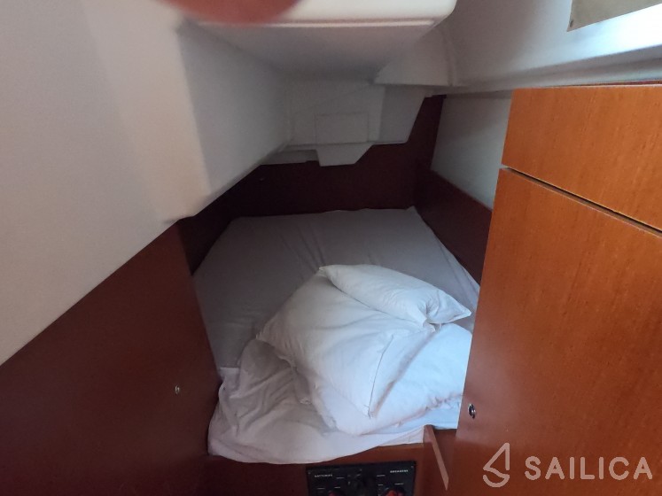 Oceanis 35.1 - Yacht Charter Sailica