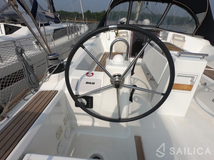 Oceanis 35.1 - Yacht Charter Sailica