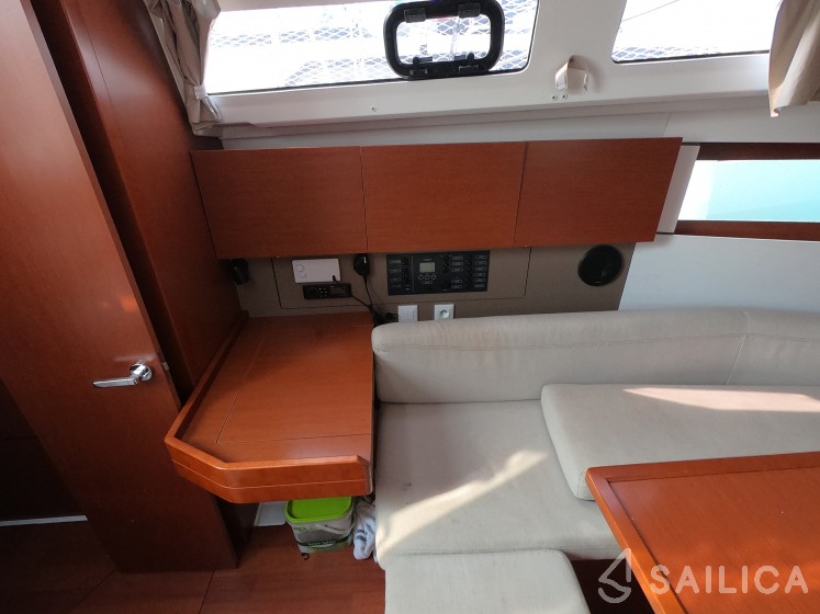 Oceanis 35.1 - Yacht Charter Sailica