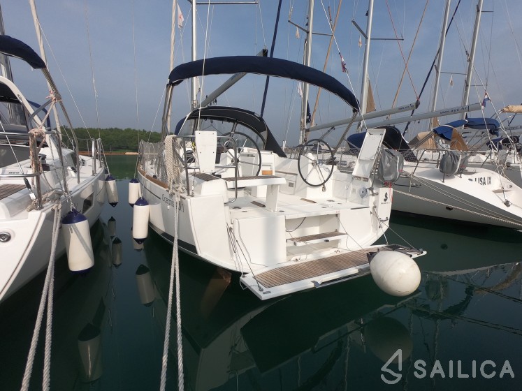 Oceanis 35.1 - Yacht Charter Sailica