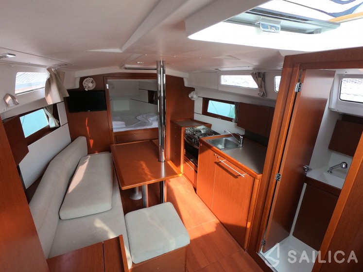 Oceanis 35.1 - Yacht Charter Sailica