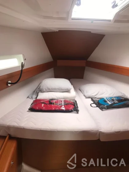 Sun Odyssey 419 - Yacht Charter Sailica