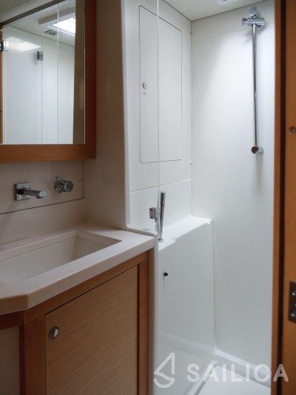 Lagoon 450 - Yacht Charter Sailica