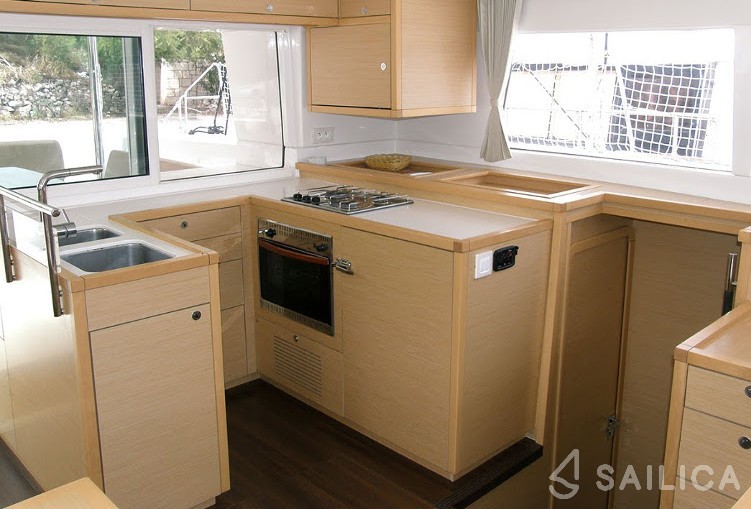 Lagoon 450 - Yacht Charter Sailica