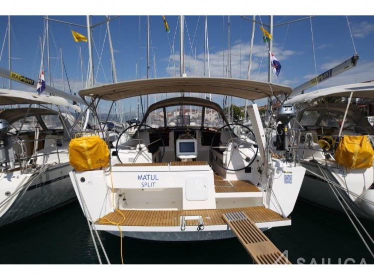Dufour 412 GL - Yacht Charter Sailica
