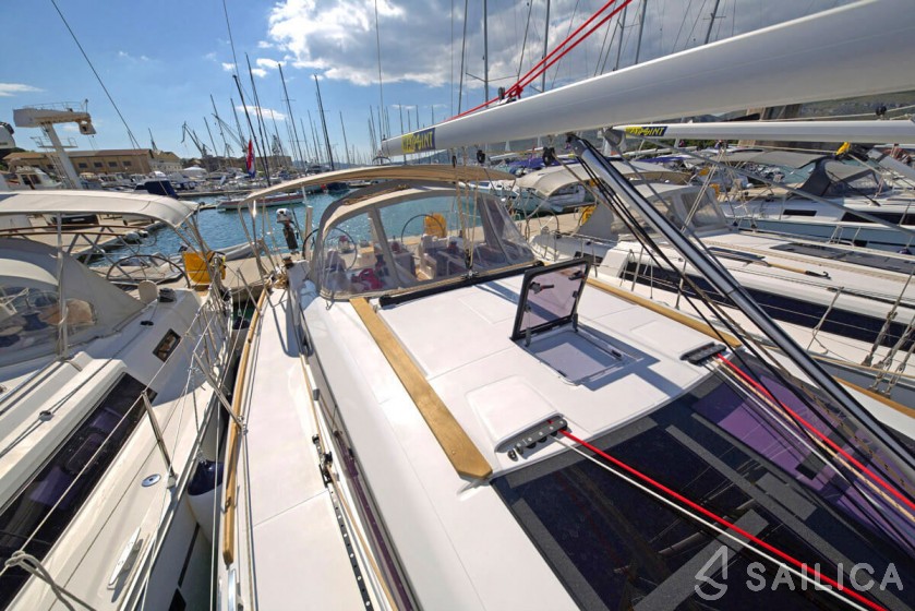 Dufour 412 GL - Yacht Charter Sailica