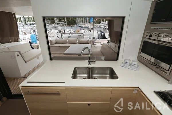 Bali 4.5 - Yacht Charter Sailica