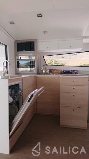 Bali 4.5 - Yacht Charter Sailica