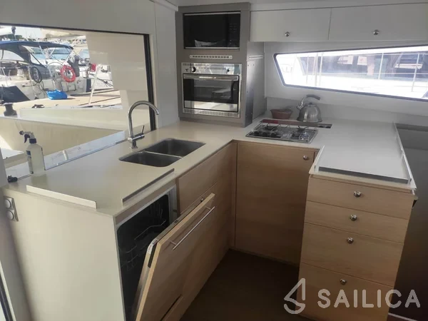 Bali 4.5 - Yacht Charter Sailica
