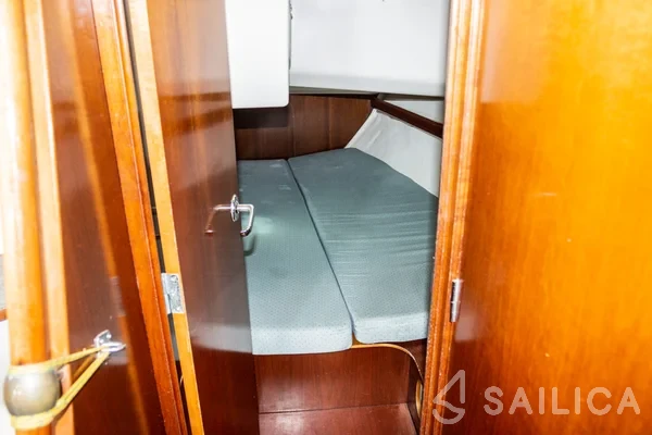 Oceanis 38.1 - Yacht Charter Sailica