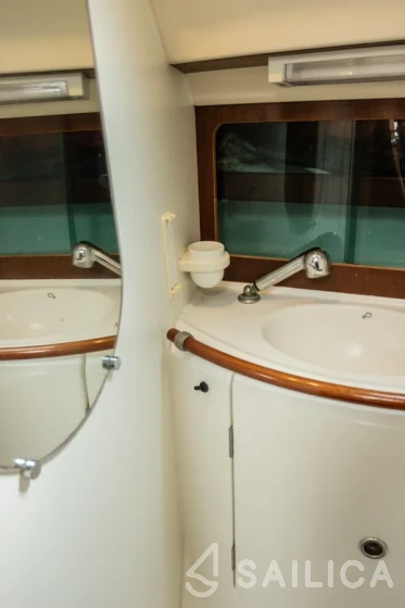 Oceanis 38.1 - Yacht Charter Sailica
