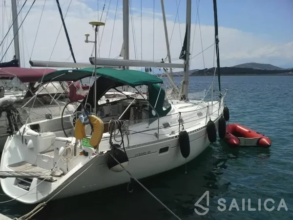 Oceanis 38.1 - Yacht Charter Sailica