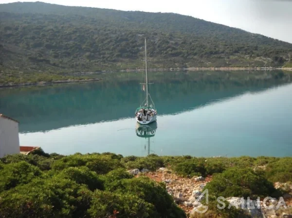 Oceanis 38.1 - Yacht Charter Sailica