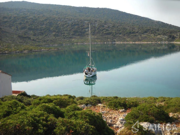Oceanis 38.1 - Yacht Charter Sailica