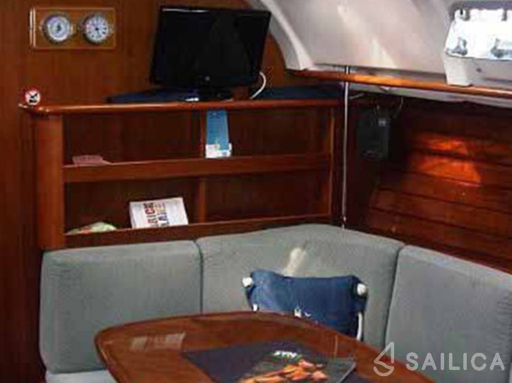 Oceanis 38.1 - Yacht Charter Sailica
