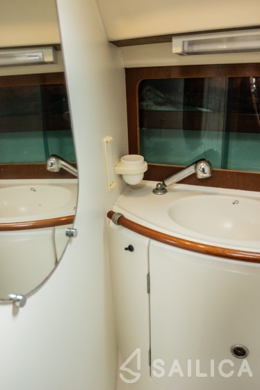 Oceanis 38.1 - Yacht Charter Sailica