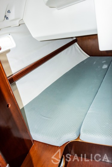 Oceanis 38.1 - Yacht Charter Sailica