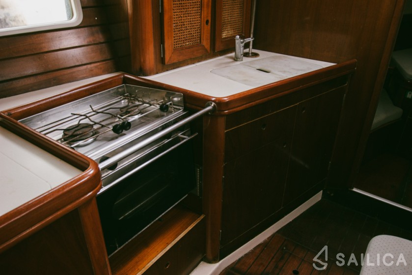 Oceanis 38.1 - Yacht Charter Sailica