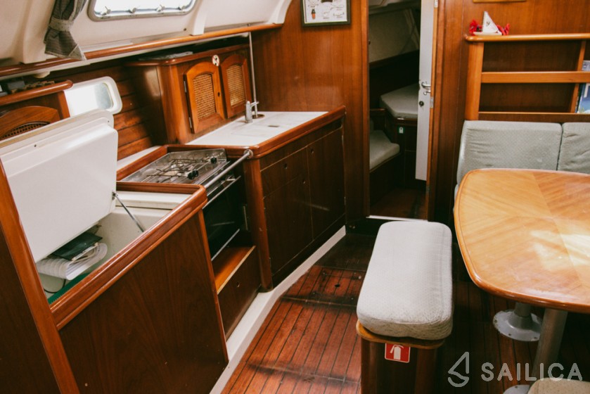 Oceanis 38.1 - Yacht Charter Sailica