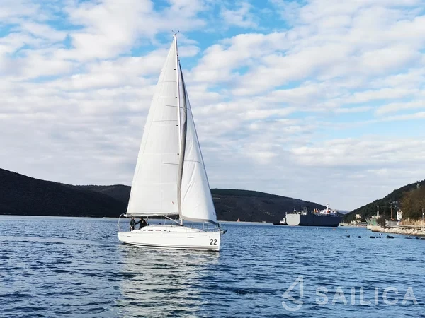 First 35 - Yacht Charter Sailica