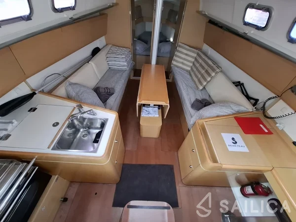 First 35 - Yacht Charter Sailica