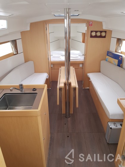 Oceanis 35.1 - Yacht Charter Sailica
